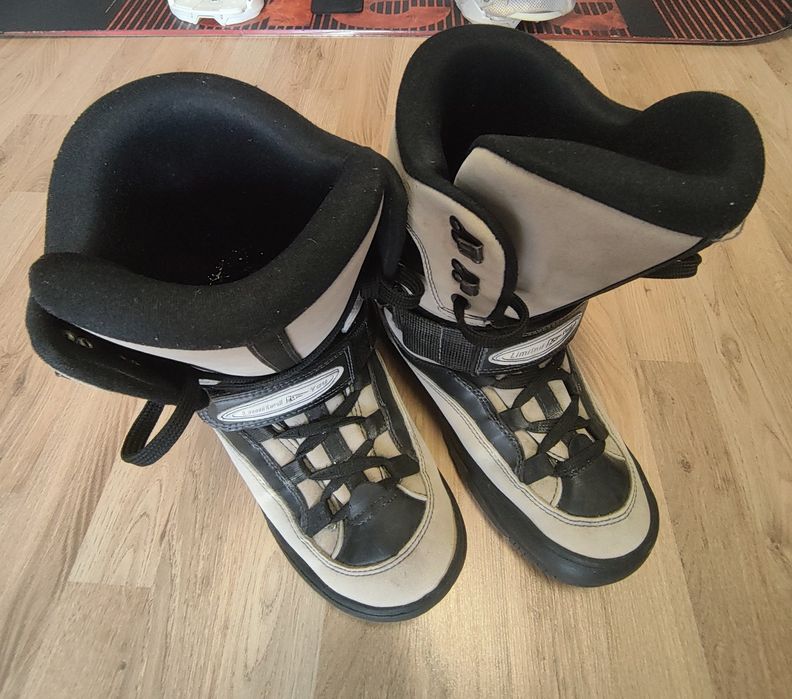 Set Snowboard (placa, boots, legături, casca, ochelari)