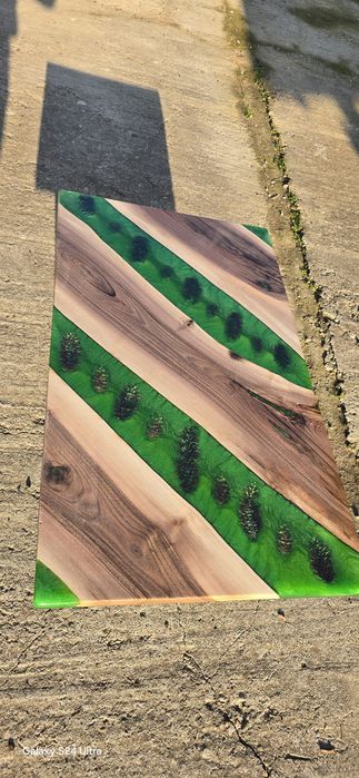 Masa cafea,lemn de nuc si rășină