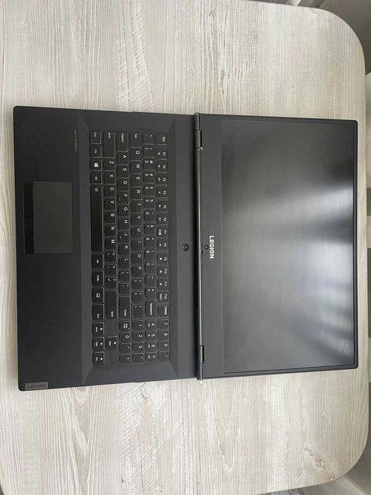 Laptop Gaming Lenovo legion y540 17IRH cu i5 gen 9 RTX1650 si 16RAM