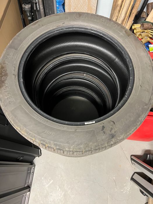 Vând set anvelope Volvo XC60 235 55 R19, vara continental