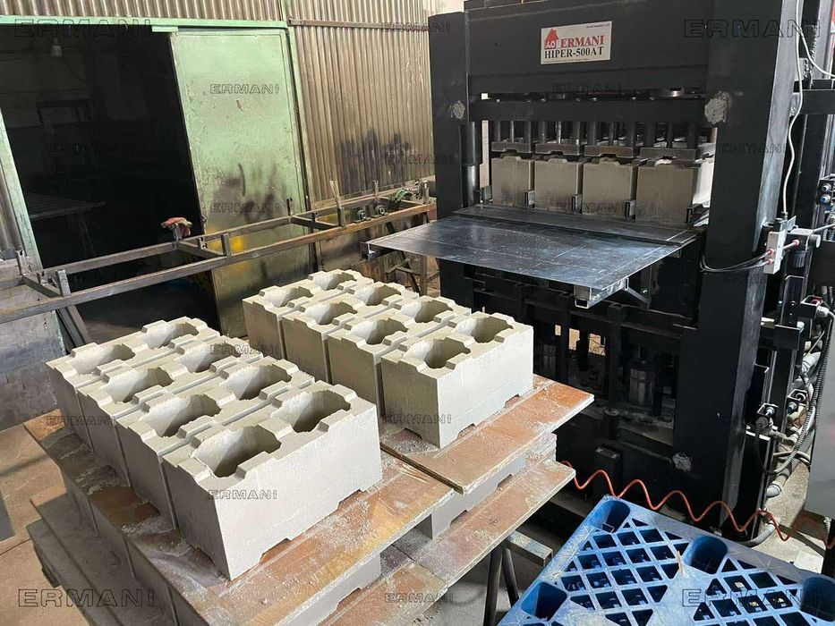 Хиперпреса за производство на блокове с най-високо качество.