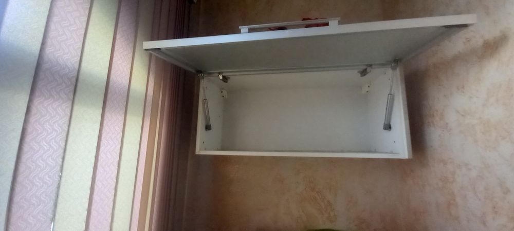 Настенный шкаф серый