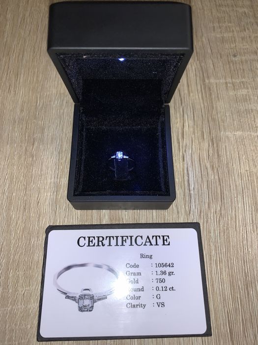 Inel de logodna din aur alb cu diamante