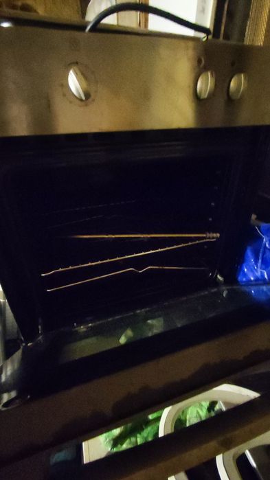 Vând cuptor incorporabil electric Beko