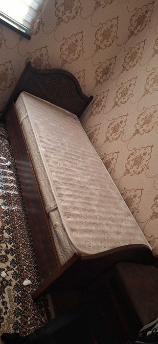 Bir kishilik krovat sotiladi