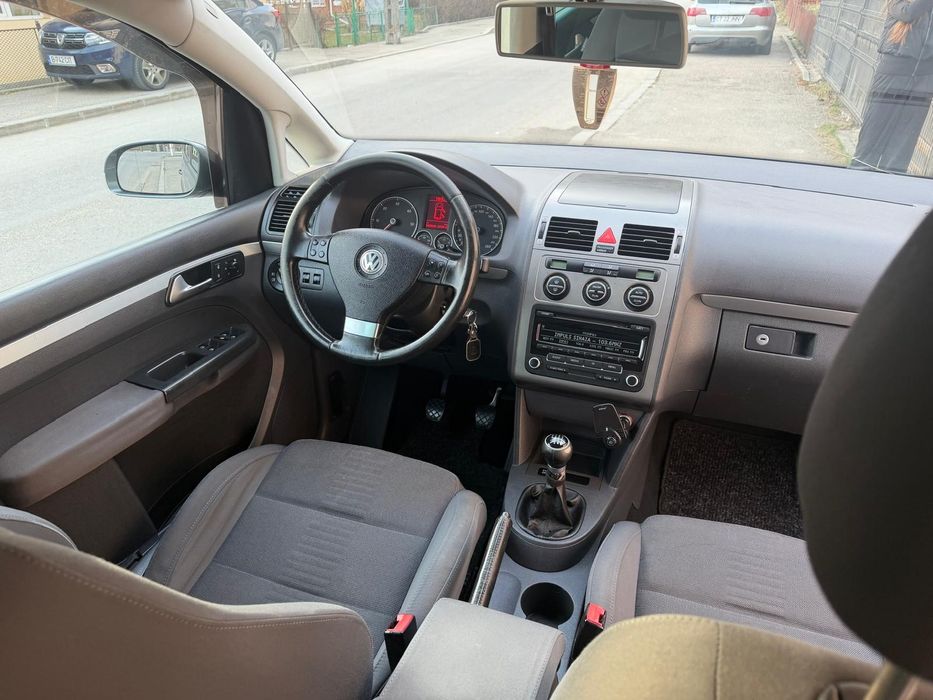Vând Volkswagen Touran, 2008 ,2.0 TDI,140 CP, 12.500 lei Negociabil