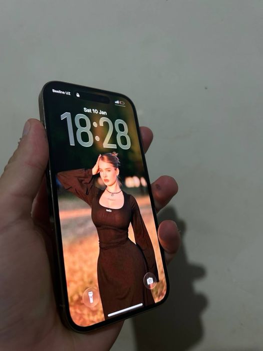 iphone 14 pro gold ideal