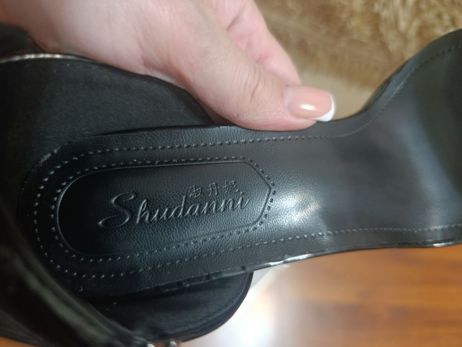 Продам  туфли новые