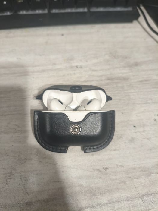 Продам эирподсы с коробкой
