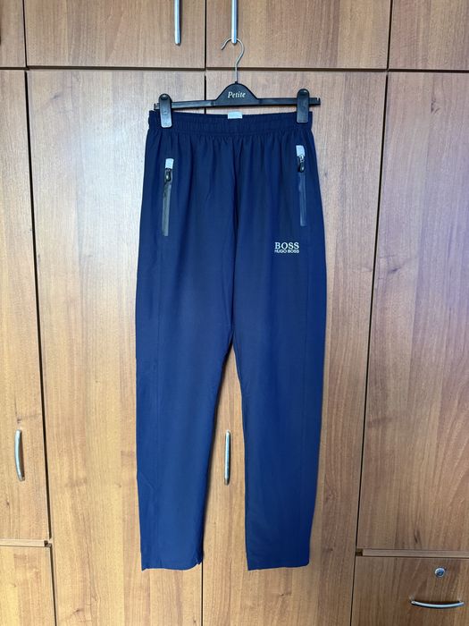 Vând Urgent Trening Hugo Boss în stare impecabilă