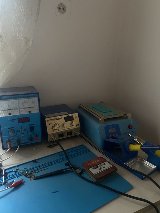 Poyaylin blok pitaniya ekran kochiradigan