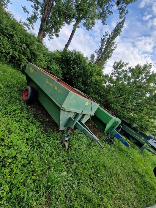 Remorcă recoltare struguri cu șnec pompă 4.000 kg