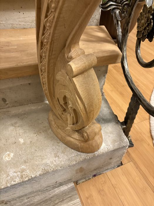 2 capitele sculptate din lemn in forma de leu din stejar masiv