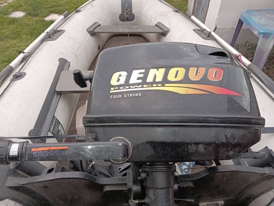 Риболовна лодка в комплект с колесар и сонар