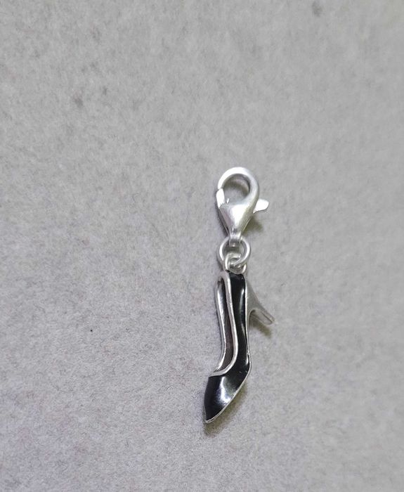 Charm/pandantiv argint, pantof stiletto, finisat cu email negru Agatha Paris