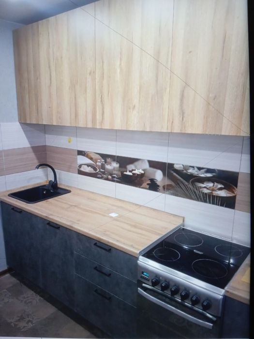 Продам кухонный гарнитур новый 2м