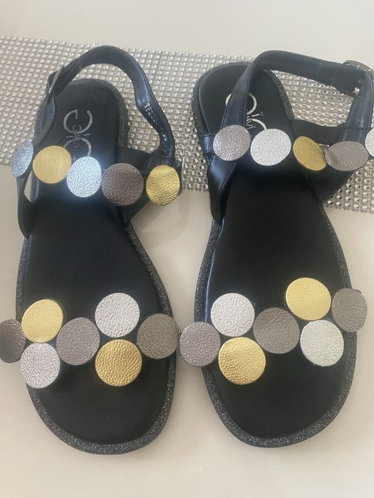 Tricou bluze pantaloni marime L sandale 38