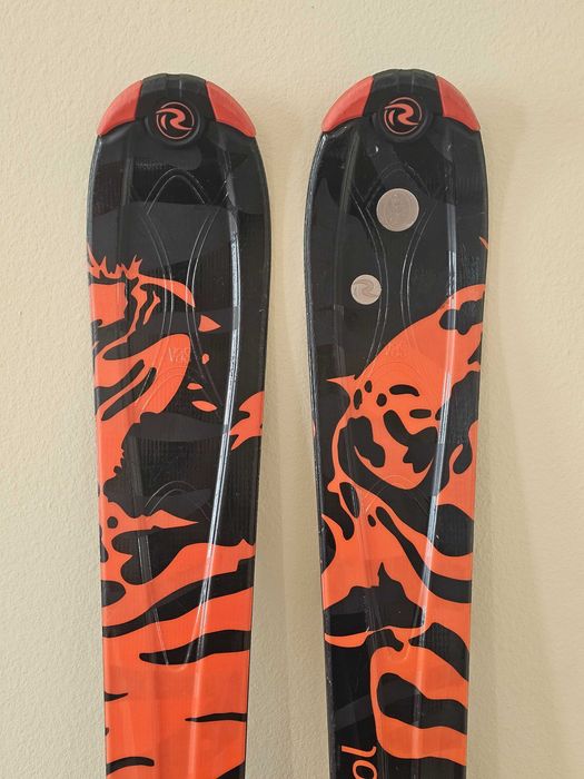 Дизайнерски ски Rossignol  с подарък щеки