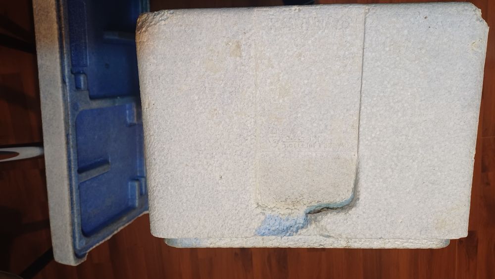 Vând cutie termoizolanta  polistiren .