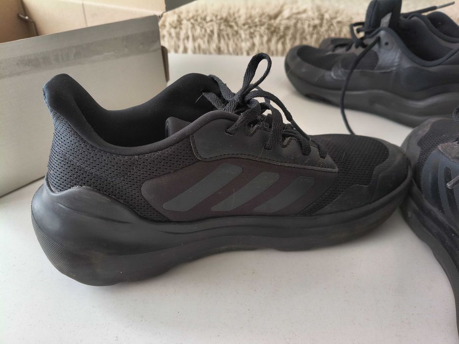 Продавам дамски маратонки Адидас