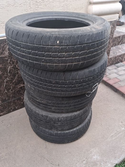 Продаю шины комплект