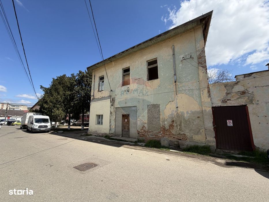 Clădire istorică P+1, 428 mp – Ultracentral Adjud