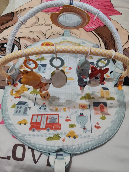 Centru de joaca pliabil cu sezlong si model urban pentru 0-12 luni