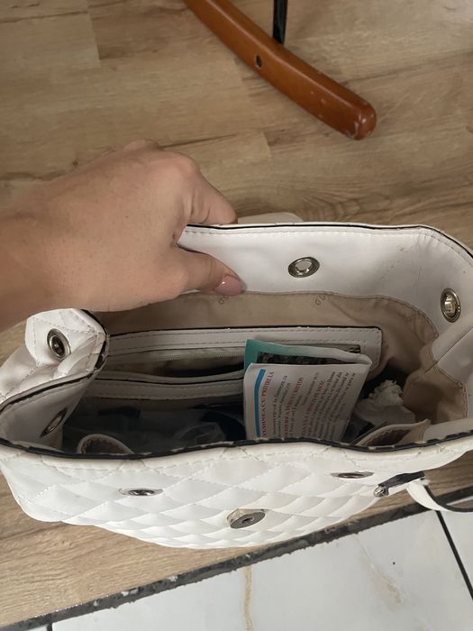 Vand ghiozdanel Guess original