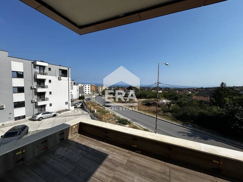 Двустаен, ексклузивен, югозападен апартамент за продажба, с морска пан