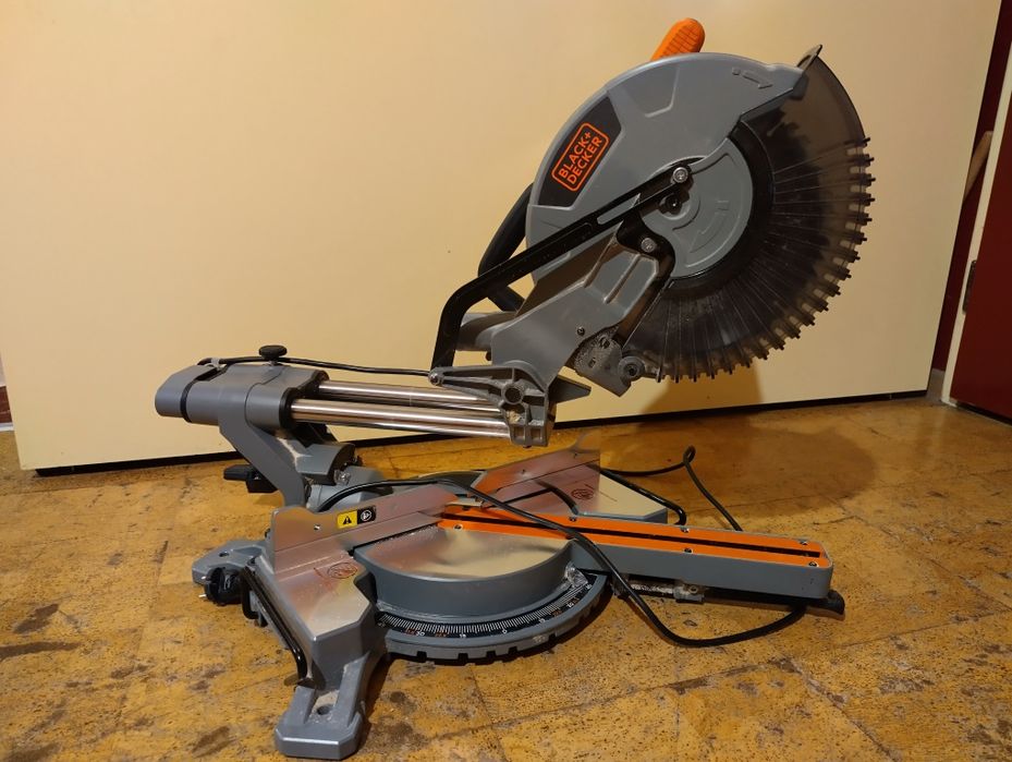 Настолен циркуляр Black&Decker BES710