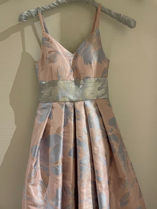 Продавам официални рокли