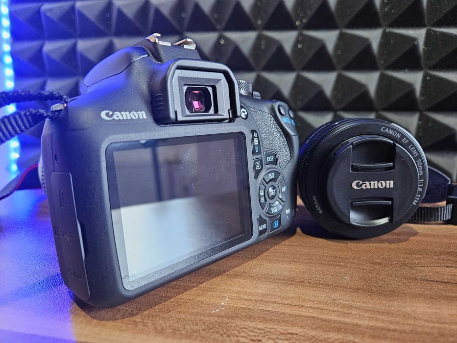 Canon EOS 2000D + Обектив , Стойка , Чанта с дъждобран за фотоапарат