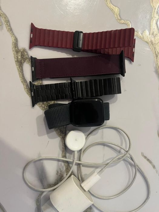 Срочно продам Apple Watch se 2