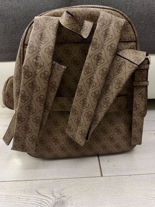 Нова раница Guess