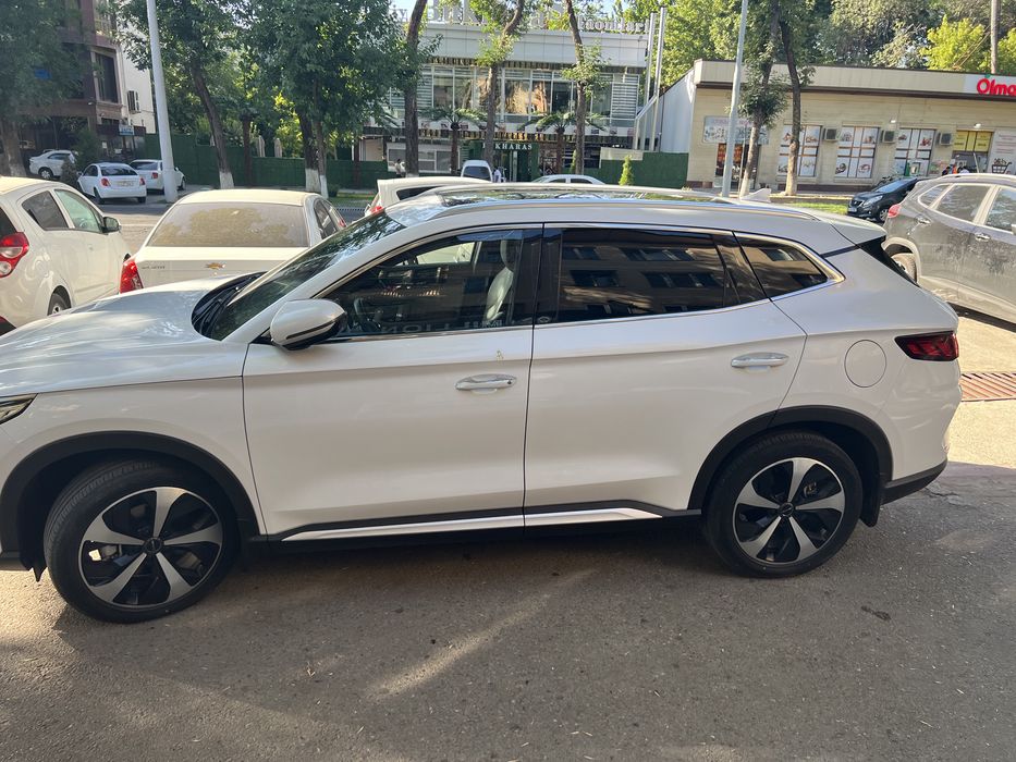 Byd  сонн  плюс  гибрит.  2023 йил 23,000 пробэг.