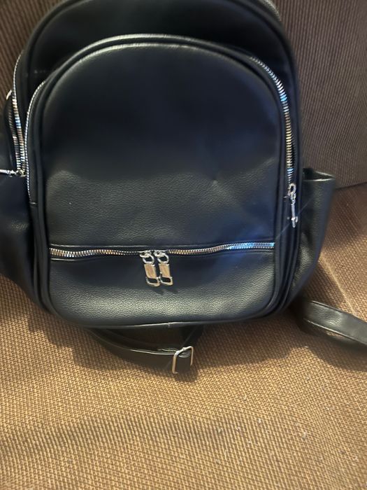 Дамска черна раница