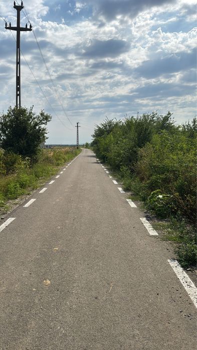Teren/lot casa 1035 mp, la 7 minute de Târgoviște, deschidere 16,6 m la asfalt, toate utilitatile