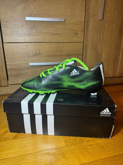 Бутонки адидас нови