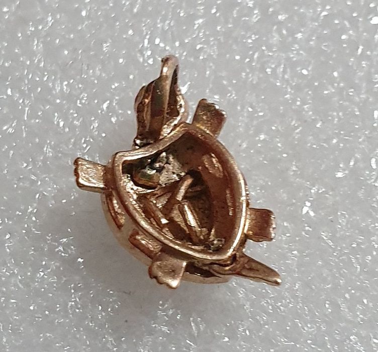 Кулончик    черепашка.