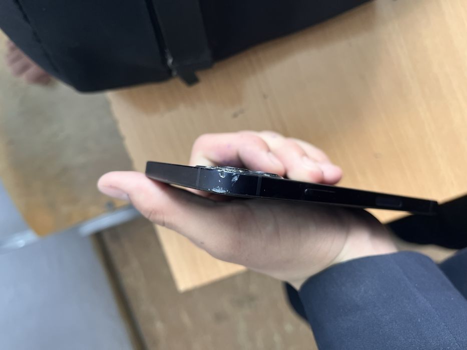 Продам Iphone 12