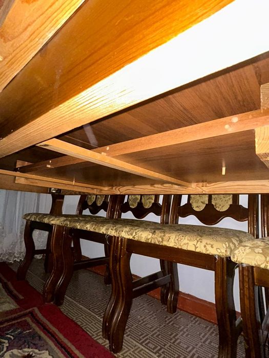 Стол и стул для гостиной