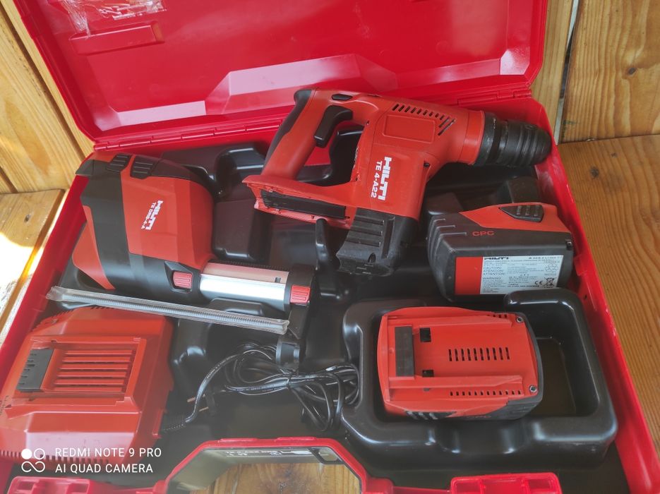 Hilti rotopercutor pe acumulatori cu aspirator.