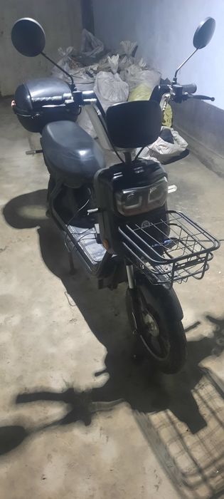 skuter sotiladi holati ideal 4000 km yurgan narhini kelishamz