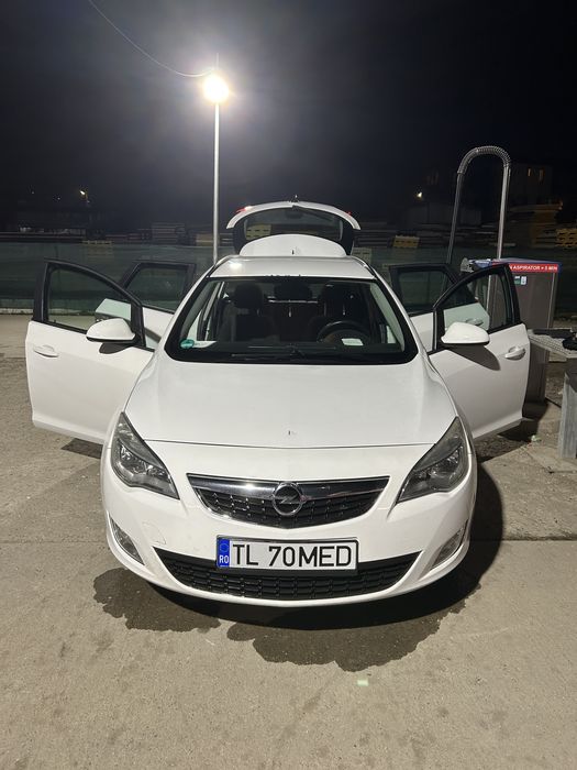 Opel Astra J Sports Tourer 1.7 CDTI, 110 CP, 2012 - DE VANZARE