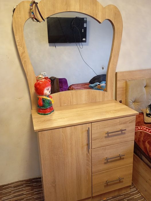 Divan trimosi bn birga sotiladi