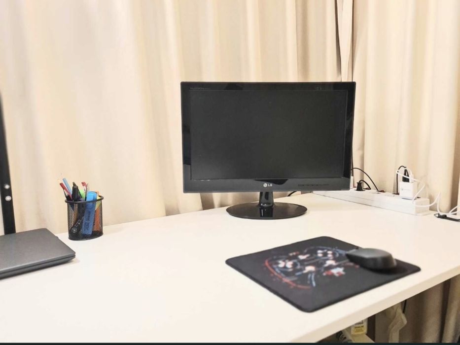 Монитор LG Flatron W2240
