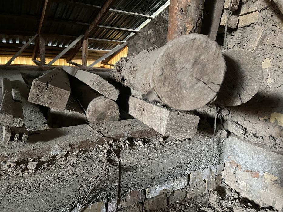 Тахта черный потолок балка кругляк утин дрова