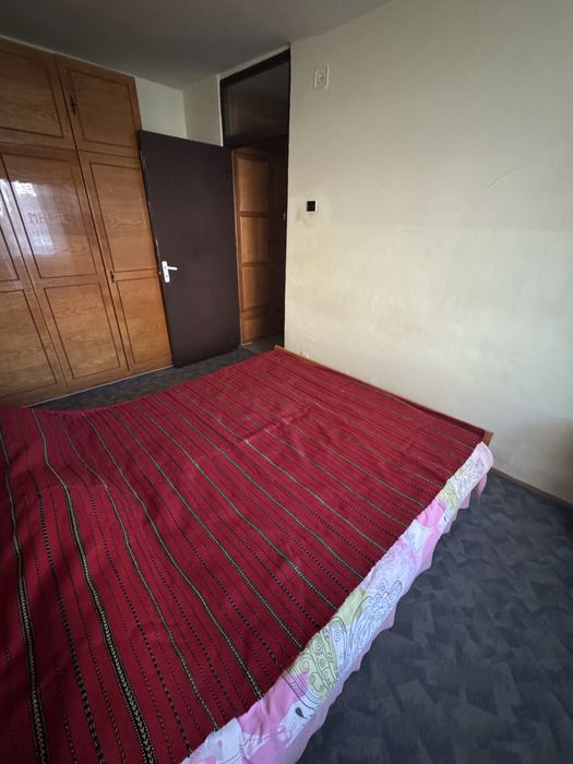 Apartament 3 camere decomandat; etaj 1; 83 mp; zona Strand