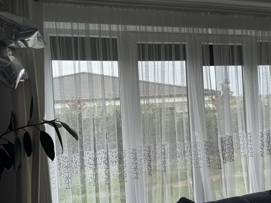 Perdea deosebita din voal, cu model