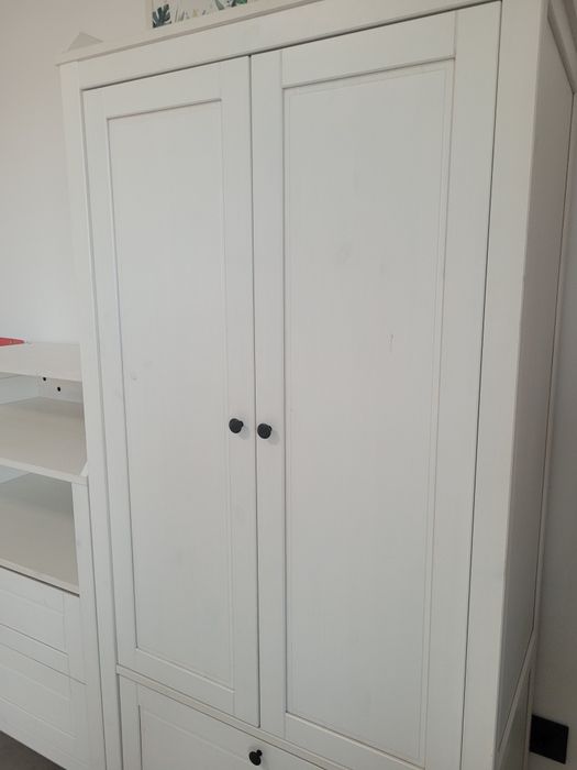 Vand dulap haine + masa de infasat/comoda Sundvik Ikea